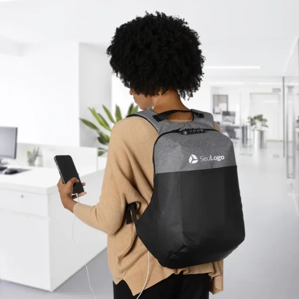 Mochila de Poliéster Anti-Furto USB com Segredo 31L personalizado - 02096