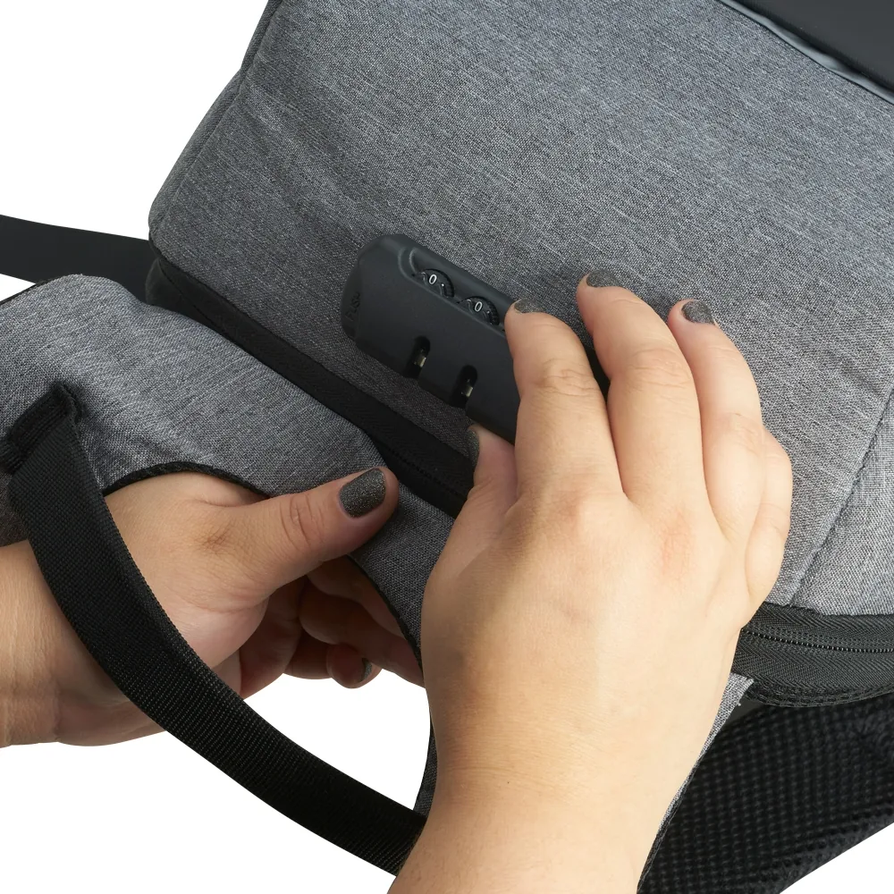 Mochila de Poliéster Anti-Furto USB com Segredo 31L personalizado - 02096
